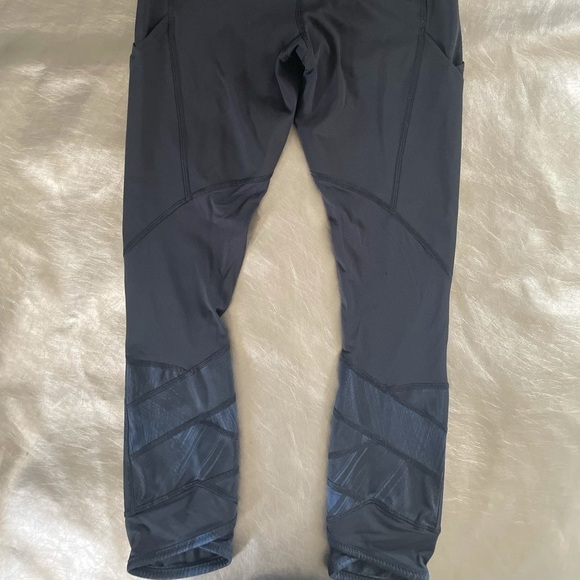 Lululemon Fresh Mesh Run Crop - Picture 8 of 8